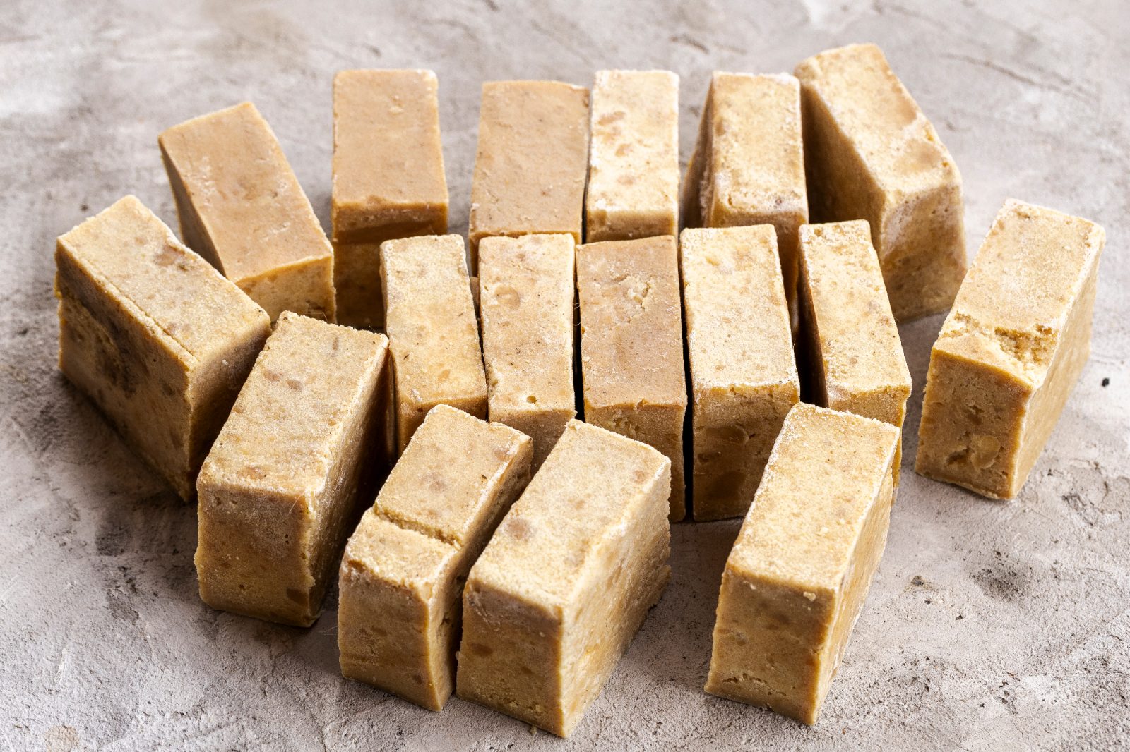 Promotorka v drogeriji me je navdušila za vegansko milo in kupila sem ga za globinsko čiščenje kože